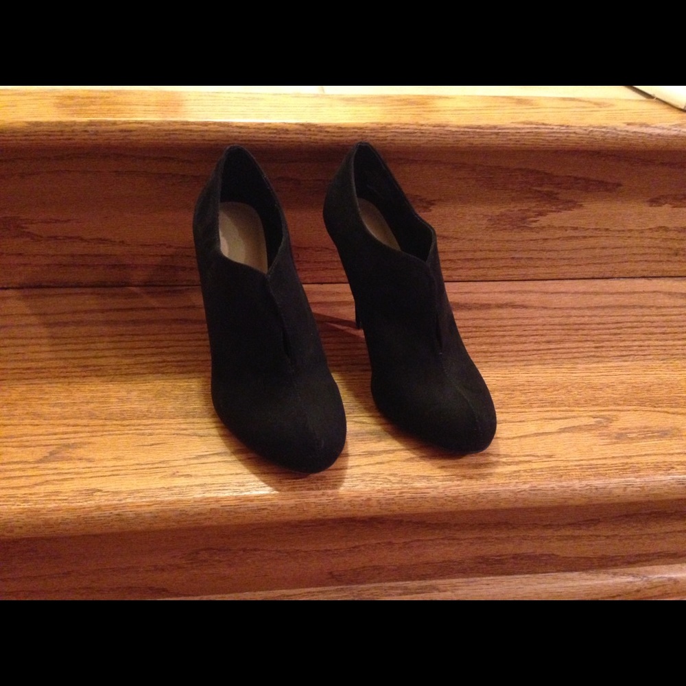 heeled bootie - Picture 3 of 3